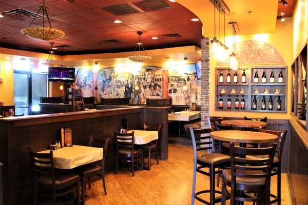 Maciano's Pizza and Pastaria offers Italian cuisine catering for corporate events and parties